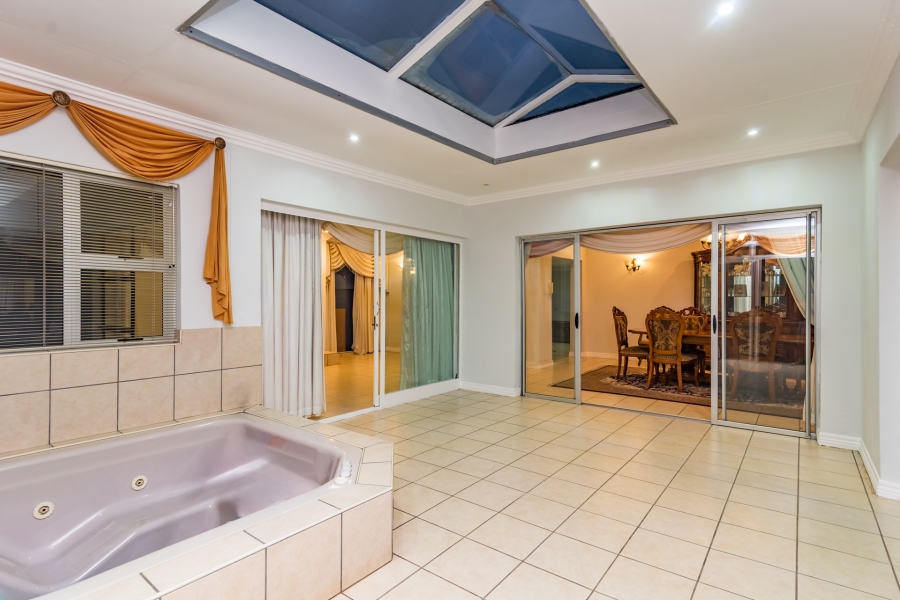 6 Bedroom Property for Sale in Noordheuwel Gauteng