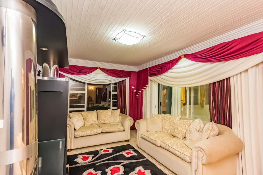 6 Bedroom Property for Sale in Noordheuwel Gauteng