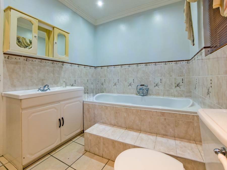 6 Bedroom Property for Sale in Noordheuwel Gauteng