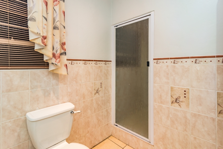 6 Bedroom Property for Sale in Noordheuwel Gauteng