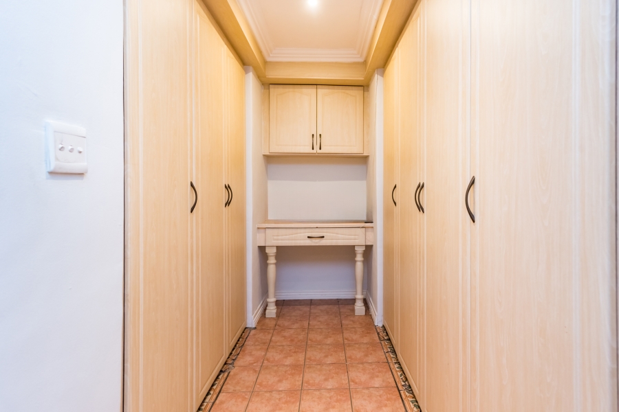 6 Bedroom Property for Sale in Noordheuwel Gauteng