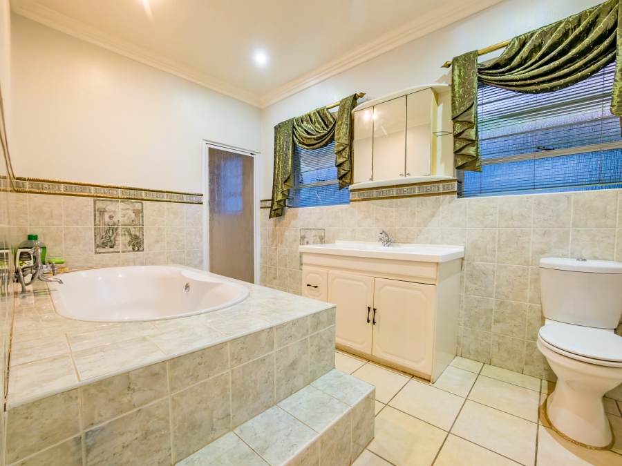 6 Bedroom Property for Sale in Noordheuwel Gauteng