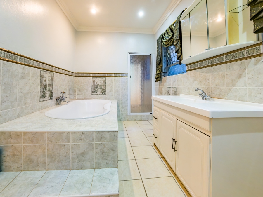 6 Bedroom Property for Sale in Noordheuwel Gauteng