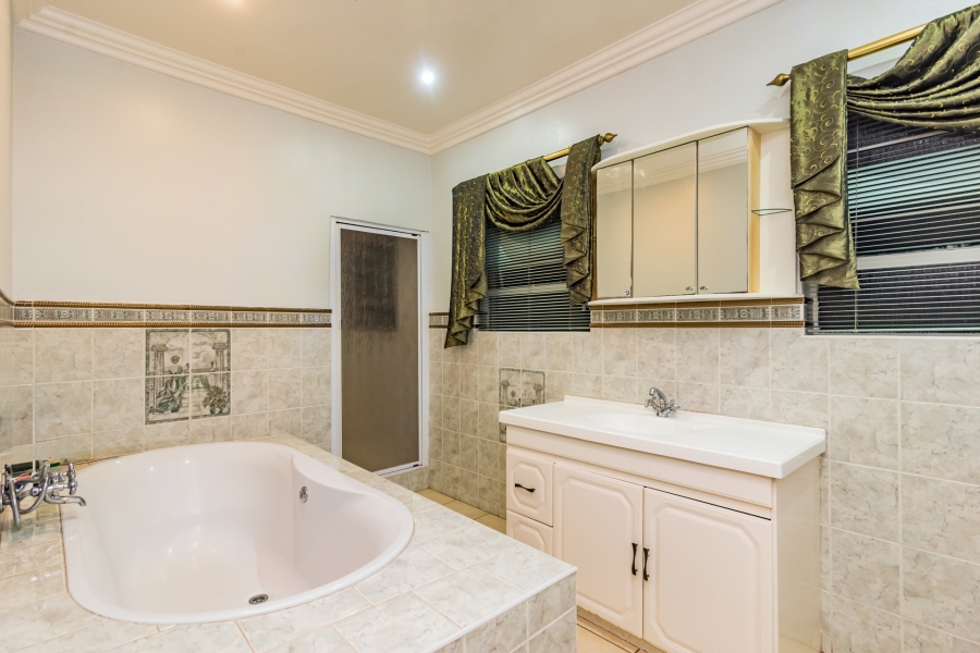 6 Bedroom Property for Sale in Noordheuwel Gauteng