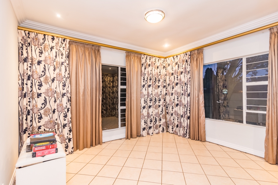 6 Bedroom Property for Sale in Noordheuwel Gauteng