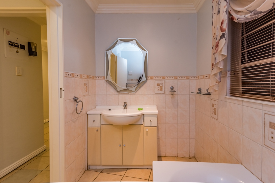 6 Bedroom Property for Sale in Noordheuwel Gauteng