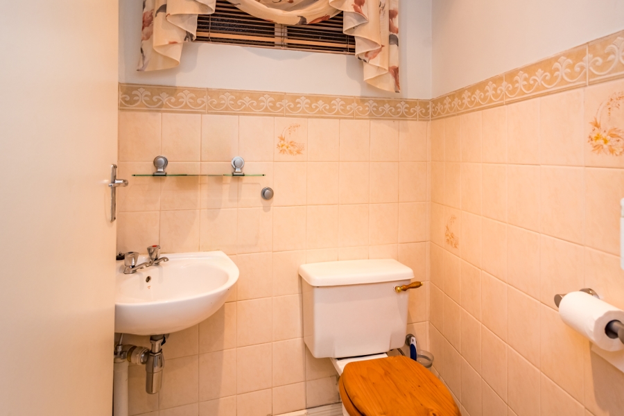 6 Bedroom Property for Sale in Noordheuwel Gauteng