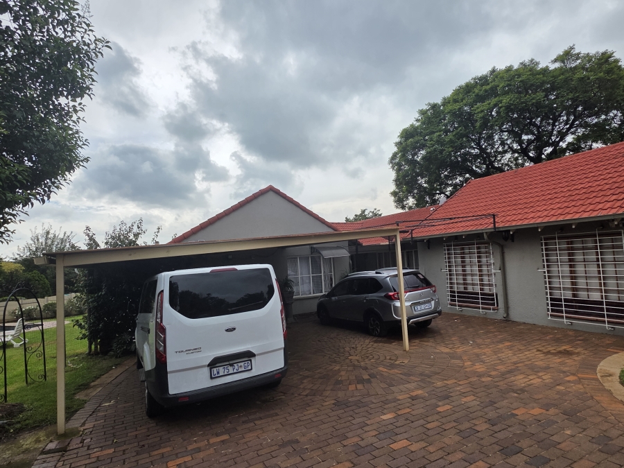 To Let 4 Bedroom Property for Rent in Dinwiddie Gauteng