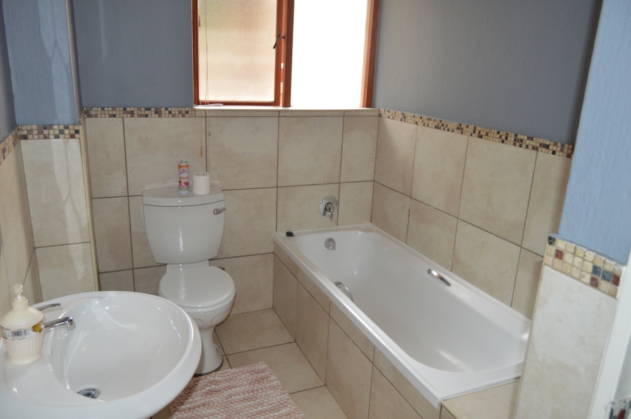 To Let 3 Bedroom Property for Rent in Willowbrook Gauteng