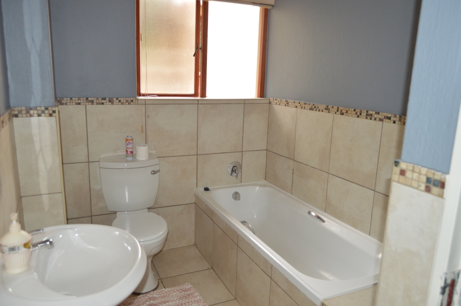To Let 3 Bedroom Property for Rent in Willowbrook Gauteng