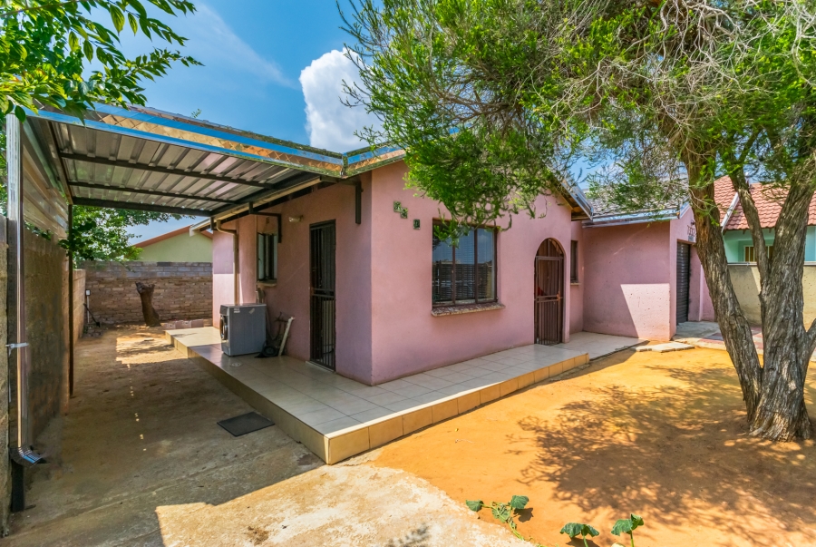 2 Bedroom Property for Sale in Protea Glen Gauteng