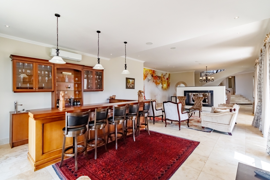 5 Bedroom Property for Sale in Blue Hills Gauteng