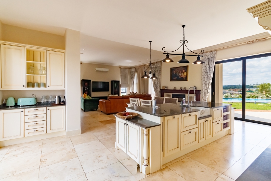 5 Bedroom Property for Sale in Blue Hills Gauteng