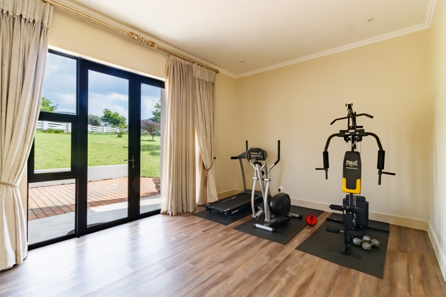 5 Bedroom Property for Sale in Blue Hills Gauteng