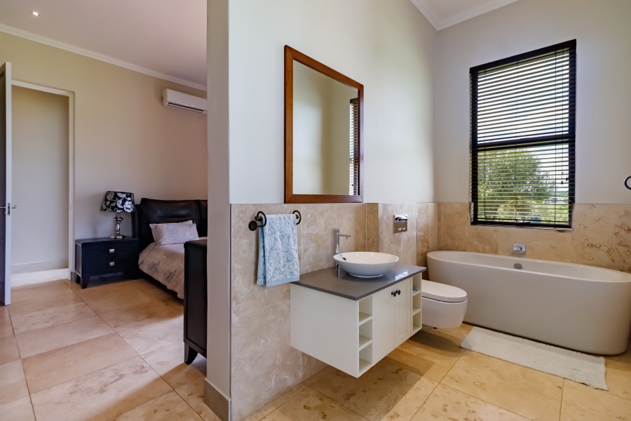 5 Bedroom Property for Sale in Blue Hills Gauteng