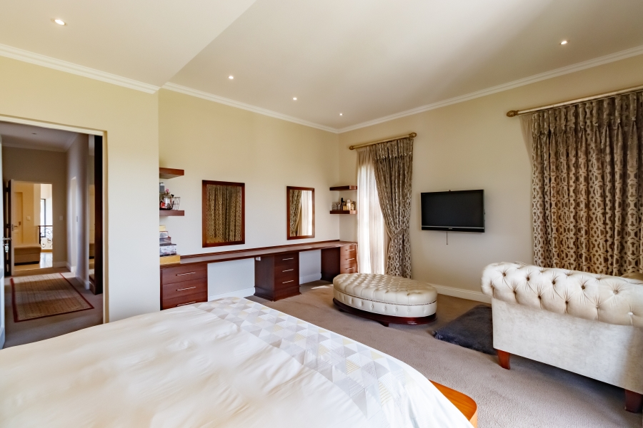 5 Bedroom Property for Sale in Blue Hills Gauteng