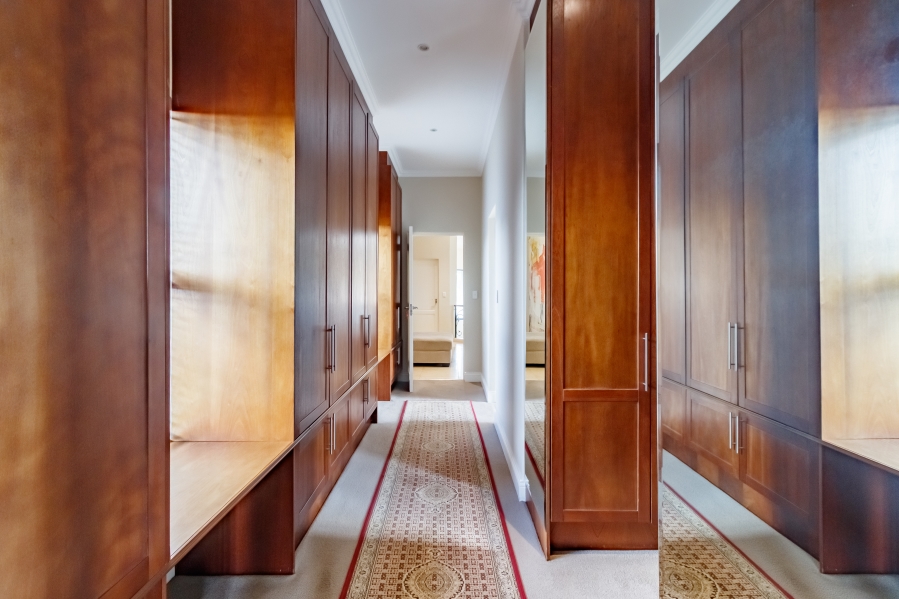 5 Bedroom Property for Sale in Blue Hills Gauteng