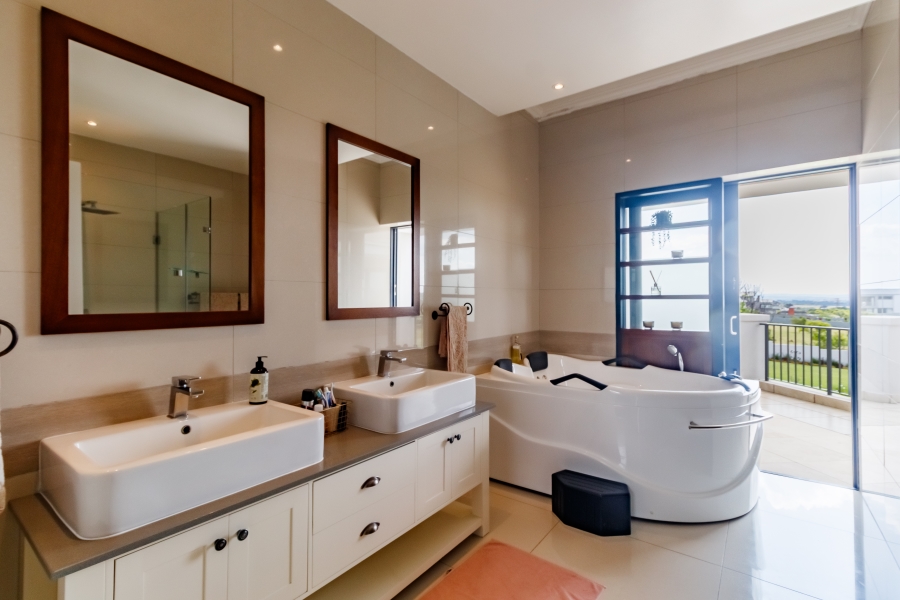 5 Bedroom Property for Sale in Blue Hills Gauteng