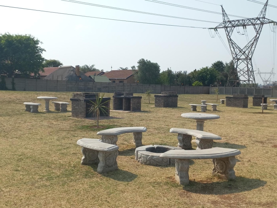 To Let 3 Bedroom Property for Rent in Clearwater Estate Gauteng