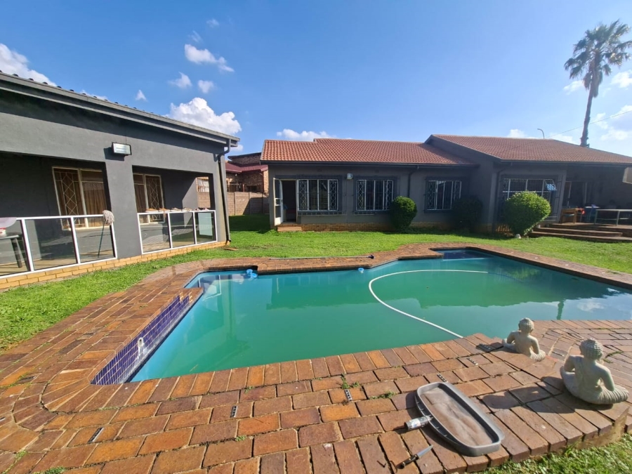 6 Bedroom Property for Sale in Dalpark Gauteng