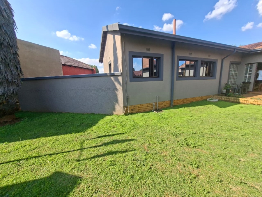 6 Bedroom Property for Sale in Dalpark Gauteng