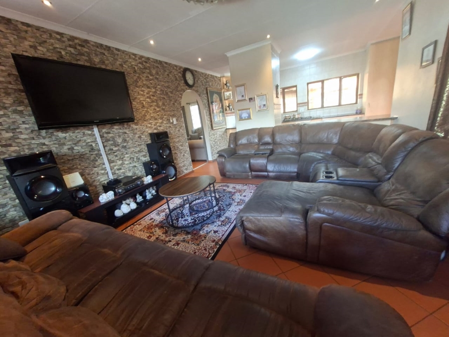 6 Bedroom Property for Sale in Dalpark Gauteng