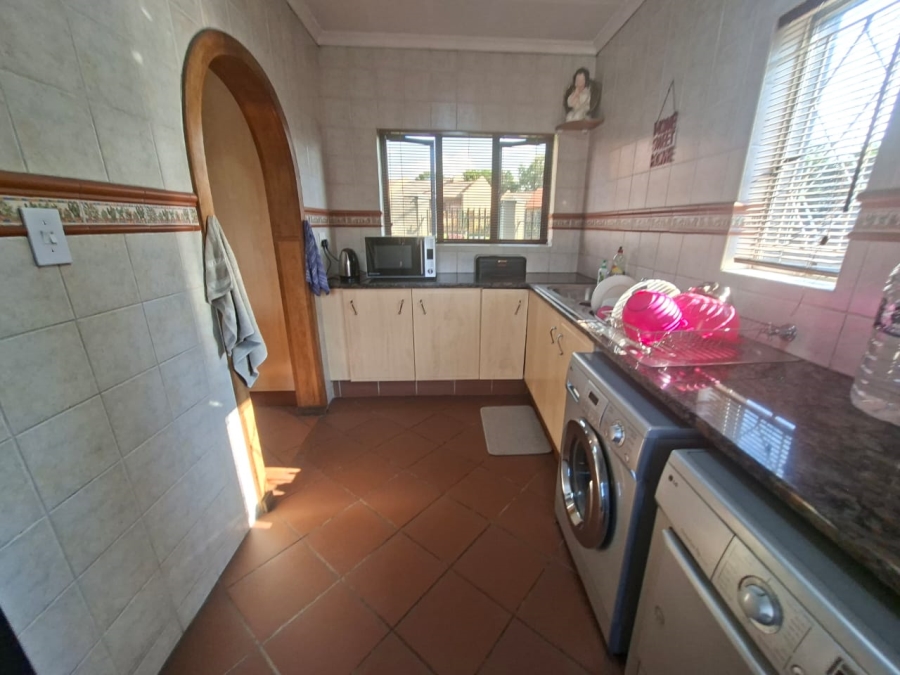 6 Bedroom Property for Sale in Dalpark Gauteng