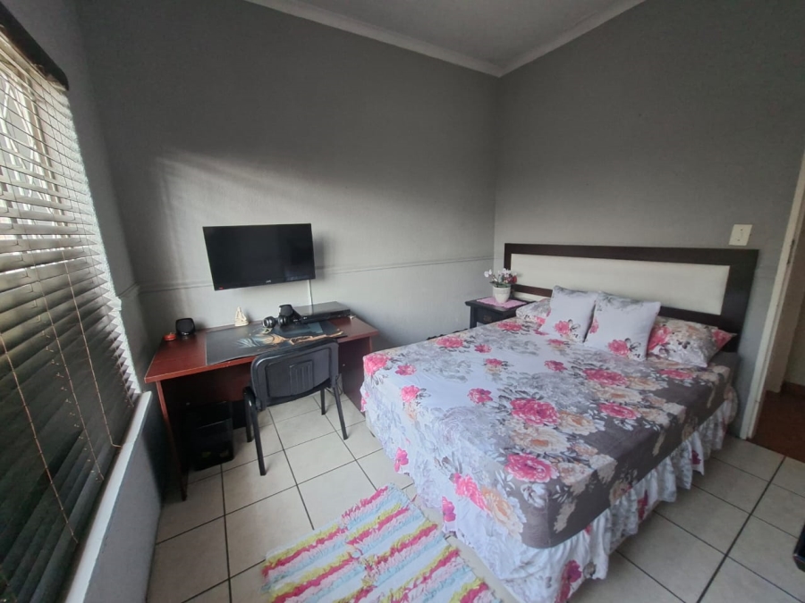 6 Bedroom Property for Sale in Dalpark Gauteng