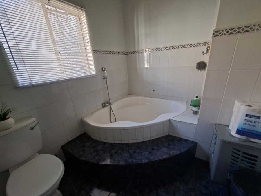 6 Bedroom Property for Sale in Dalpark Gauteng