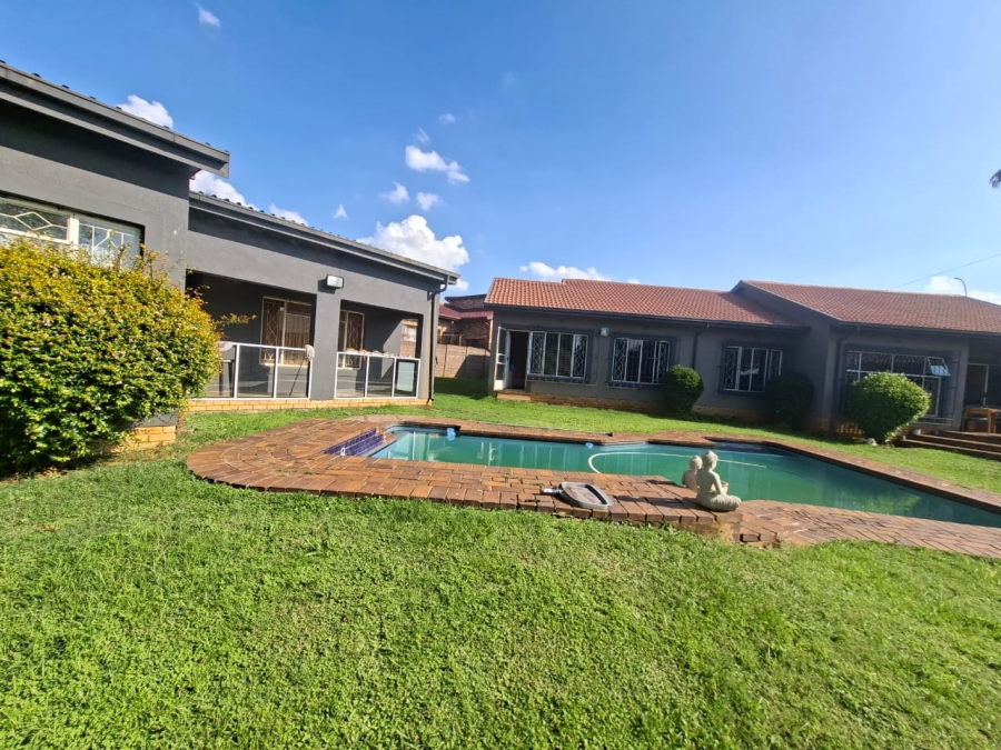 6 Bedroom Property for Sale in Dalpark Gauteng