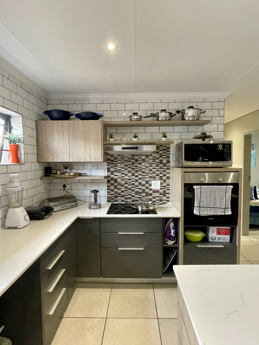 To Let 3 Bedroom Property for Rent in Lion Pride Gauteng