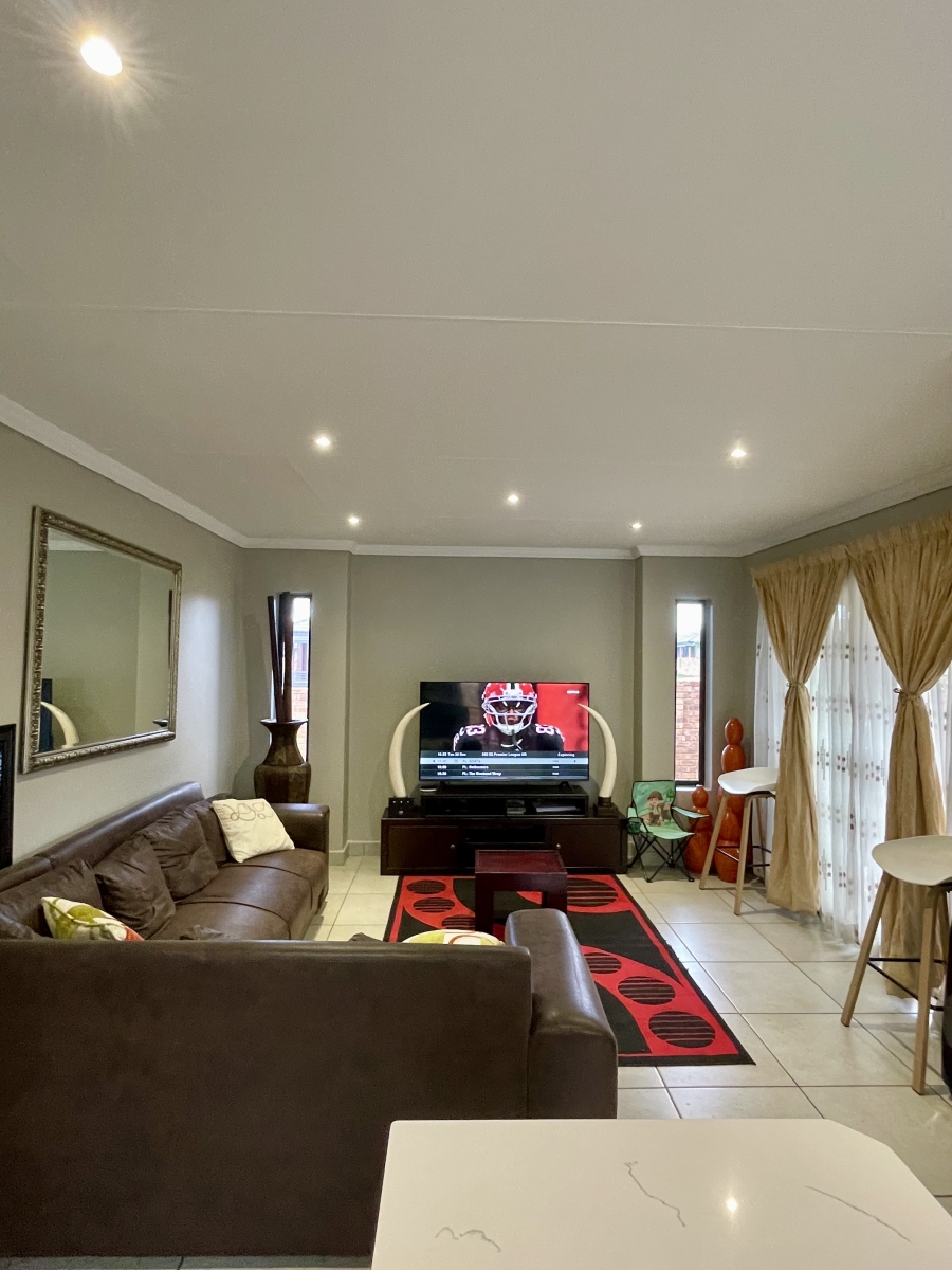 To Let 3 Bedroom Property for Rent in Lion Pride Gauteng