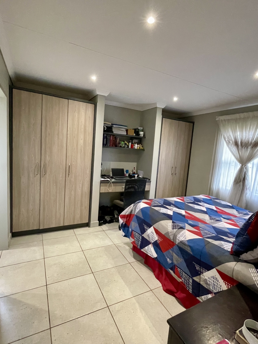 To Let 3 Bedroom Property for Rent in Lion Pride Gauteng