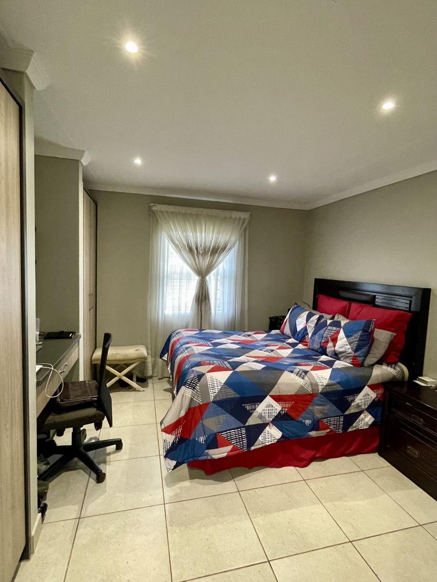 To Let 3 Bedroom Property for Rent in Lion Pride Gauteng