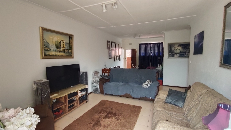 1 Bedroom Property for Sale in Essexwold Gauteng