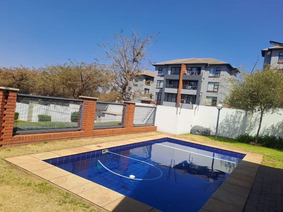 1 Bedroom Property for Sale in Oakdene Gauteng
