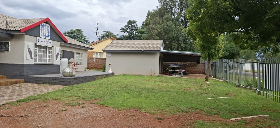 9 Bedroom Property for Sale in Monument Gauteng
