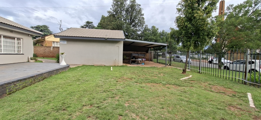 9 Bedroom Property for Sale in Monument Gauteng