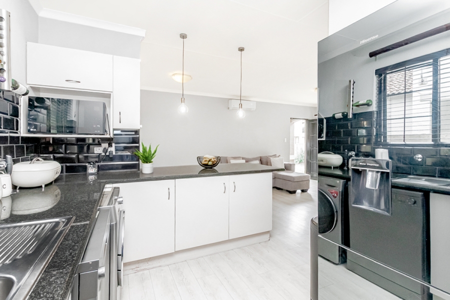 2 Bedroom Property for Sale in Bloubosrand Gauteng