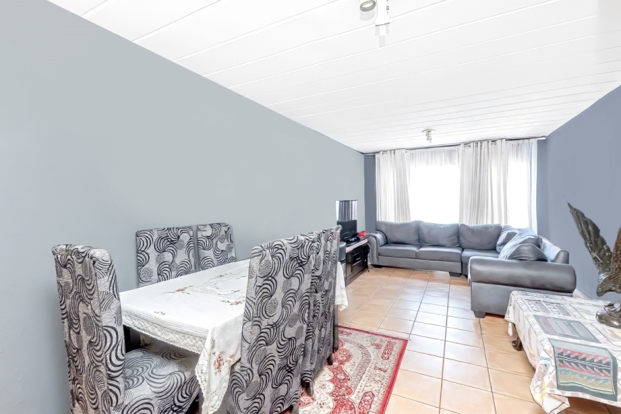 2 Bedroom Property for Sale in Discovery Gauteng