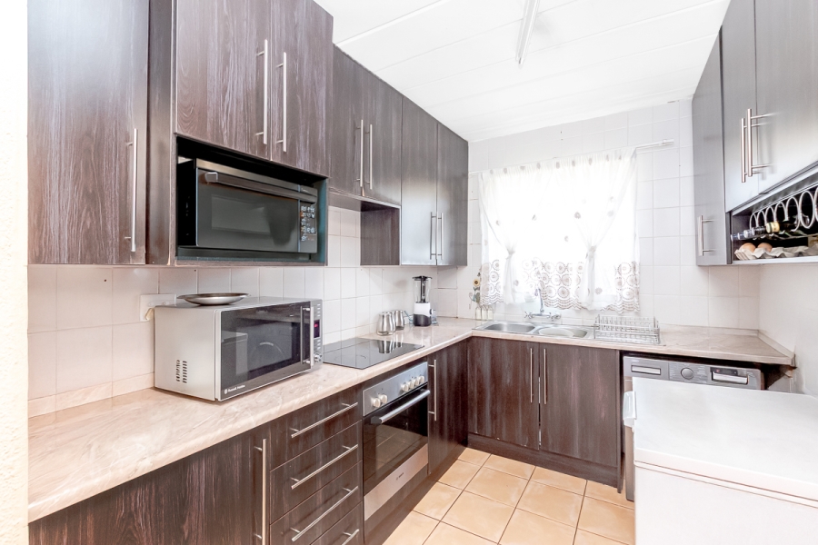 2 Bedroom Property for Sale in Discovery Gauteng