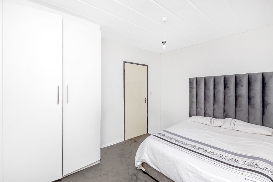 2 Bedroom Property for Sale in Discovery Gauteng