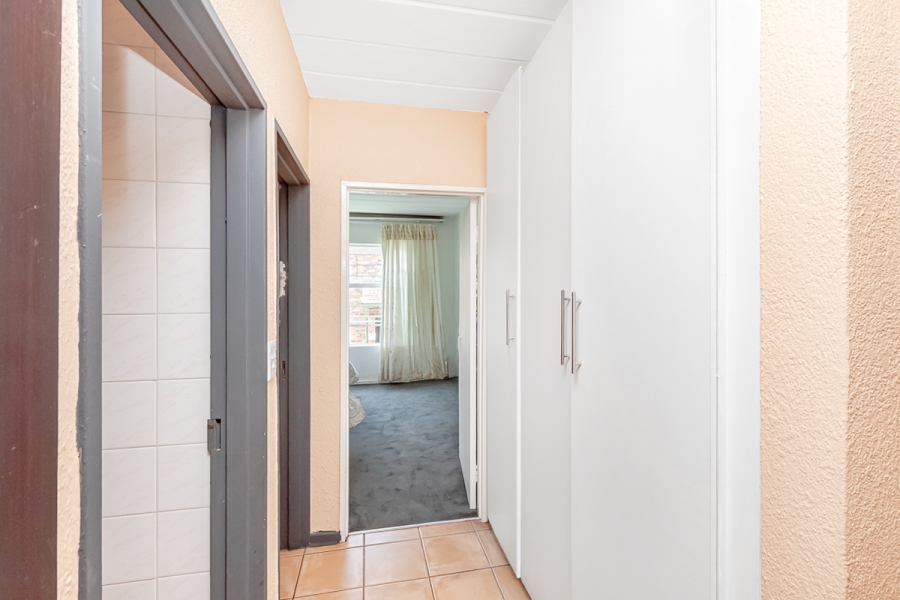 2 Bedroom Property for Sale in Discovery Gauteng