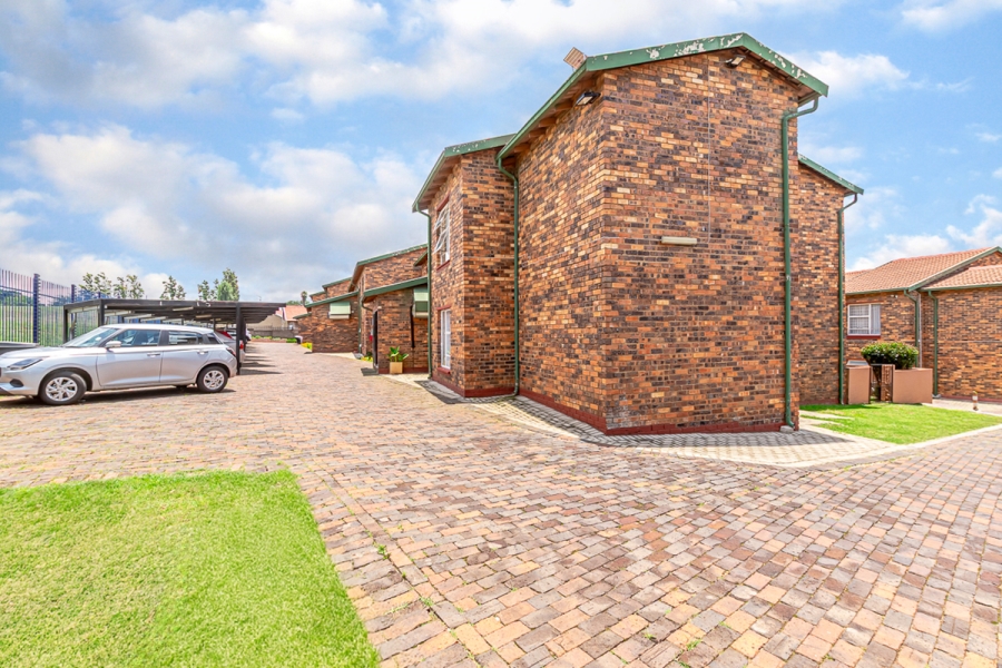 2 Bedroom Property for Sale in Discovery Gauteng