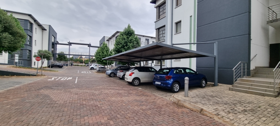 To Let commercial Property for Rent in Louwlardia Gauteng