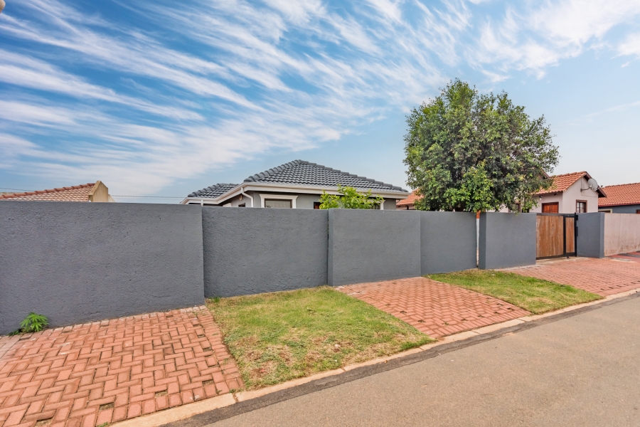 3 Bedroom Property for Sale in Protea Glen Gauteng