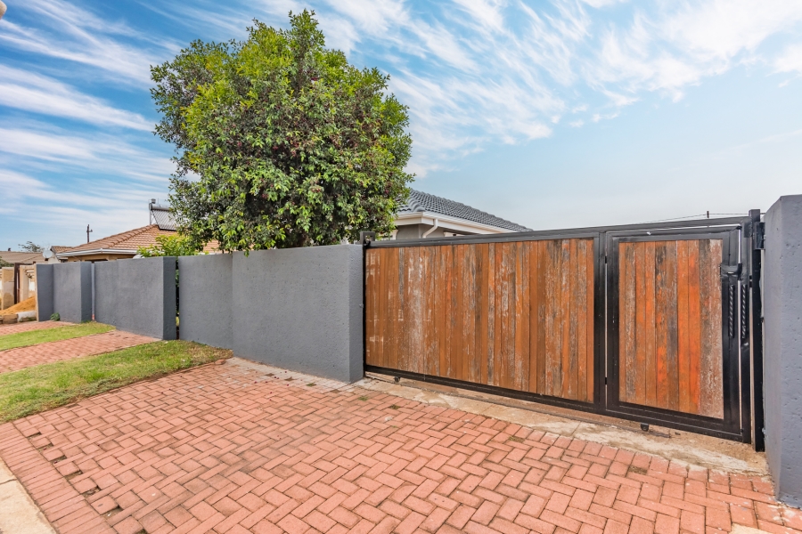 3 Bedroom Property for Sale in Protea Glen Gauteng
