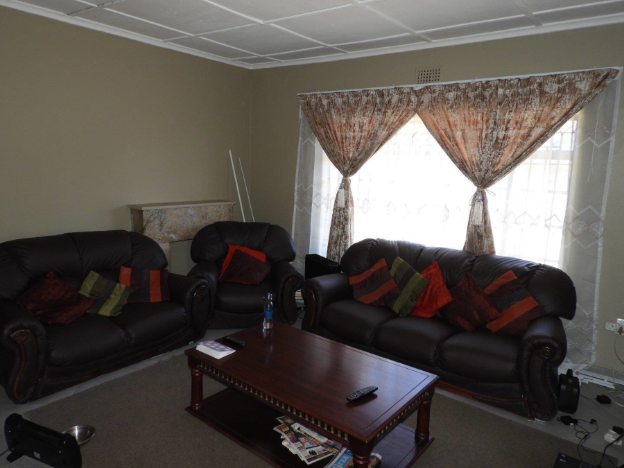 2 Bedroom Property for Sale in Peacehaven Gauteng