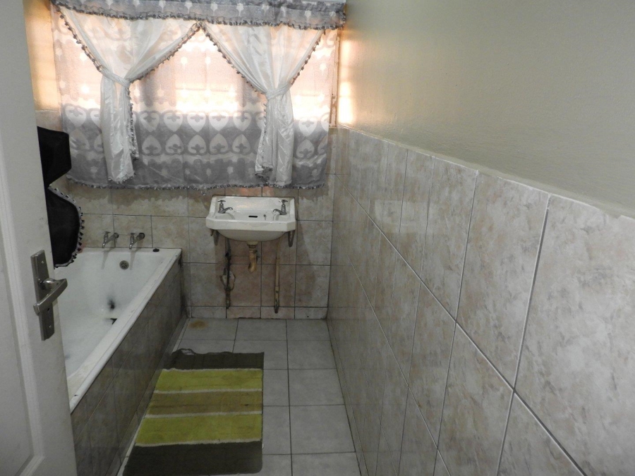 2 Bedroom Property for Sale in Peacehaven Gauteng