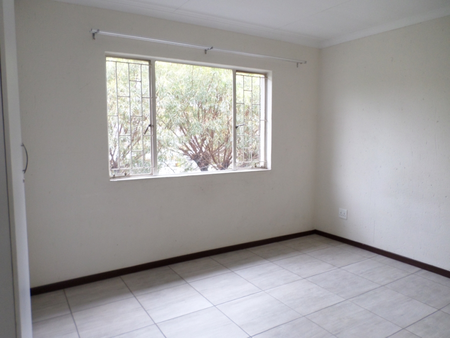 2 Bedroom Property for Sale in Greenstone Hill Gauteng